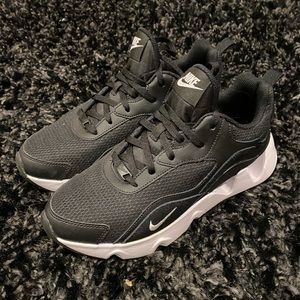 Nike Ryx sneakers